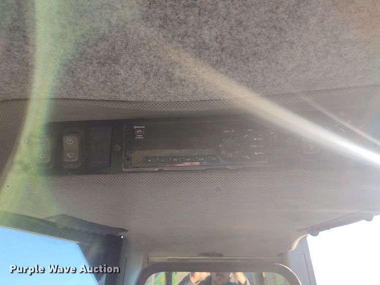 image for item FY9803 2004 John Deere 650H XLT  dozer