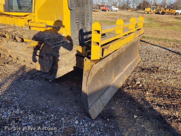 image for item FY9803 2004 John Deere 650H XLT  dozer