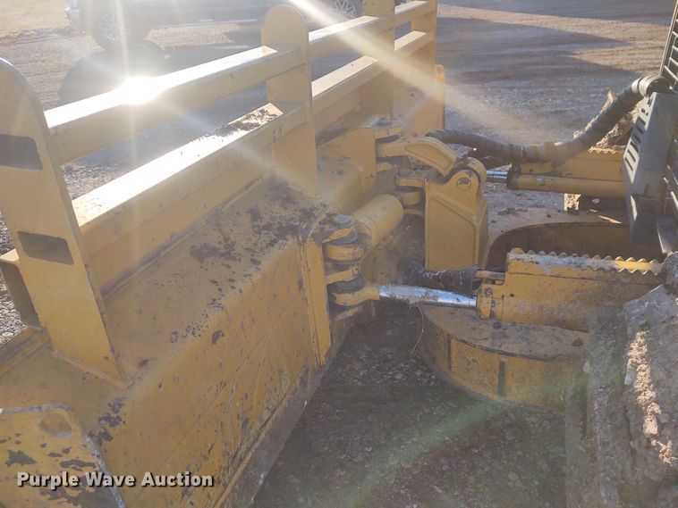 image for item FY9803 2004 John Deere 650H XLT  dozer