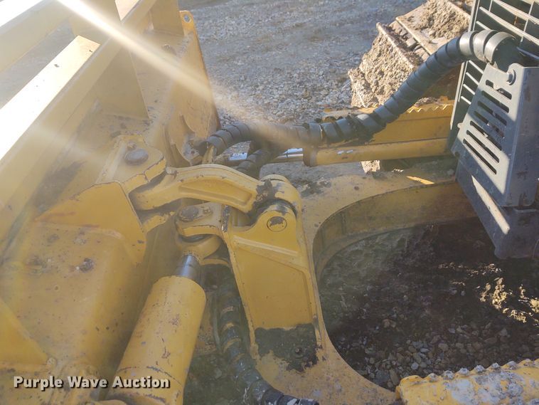 image for item FY9803 2004 John Deere 650H XLT  dozer