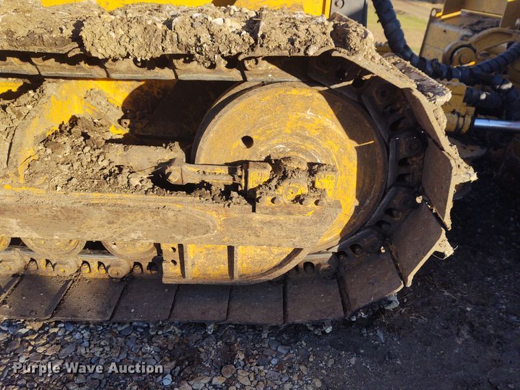 image for item FY9803 2004 John Deere 650H XLT  dozer
