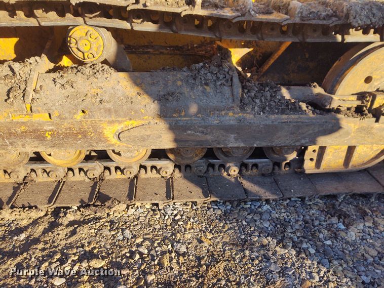 image for item FY9803 2004 John Deere 650H XLT  dozer