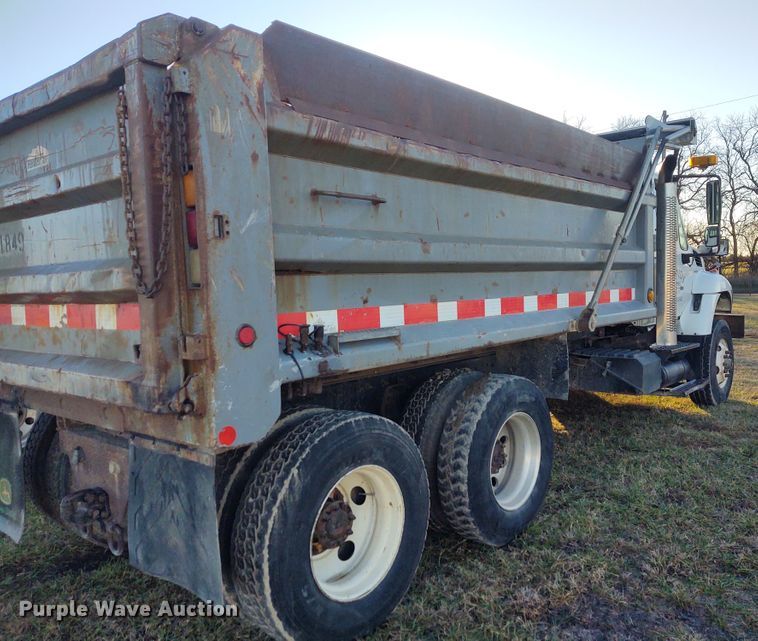 image for item FY9804 2009 International 7500  dump truck