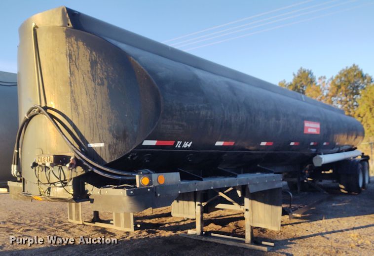 image for item FY9809 1981 Heil tank trailer