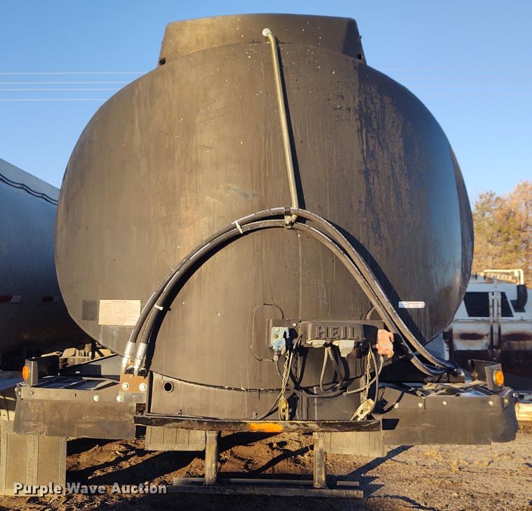 image for item FY9809 1981 Heil tank trailer