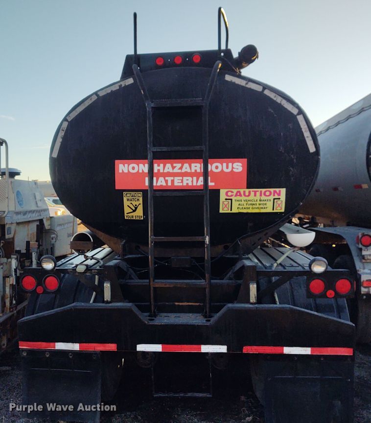 image for item FY9809 1981 Heil tank trailer