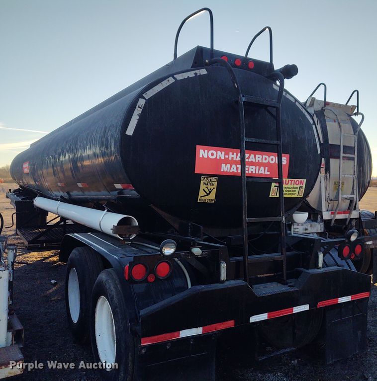 image for item FY9809 1981 Heil tank trailer