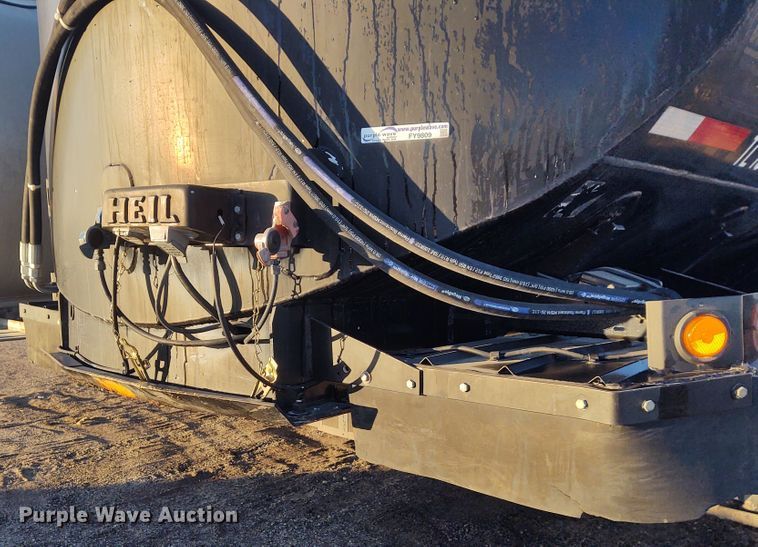 image for item FY9809 1981 Heil tank trailer