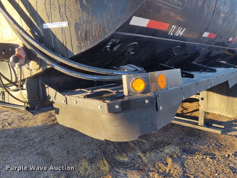 image for item FY9809 1981 Heil tank trailer