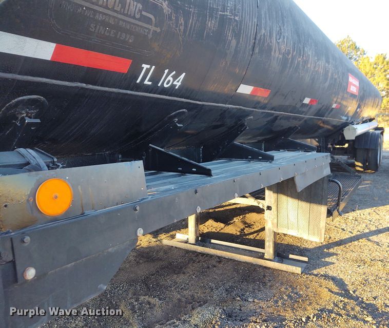 image for item FY9809 1981 Heil tank trailer