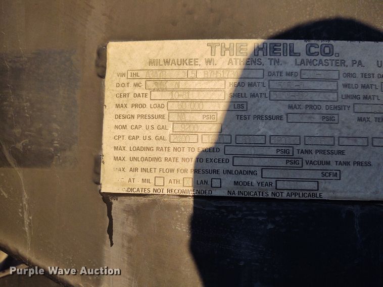 image for item FY9809 1981 Heil tank trailer