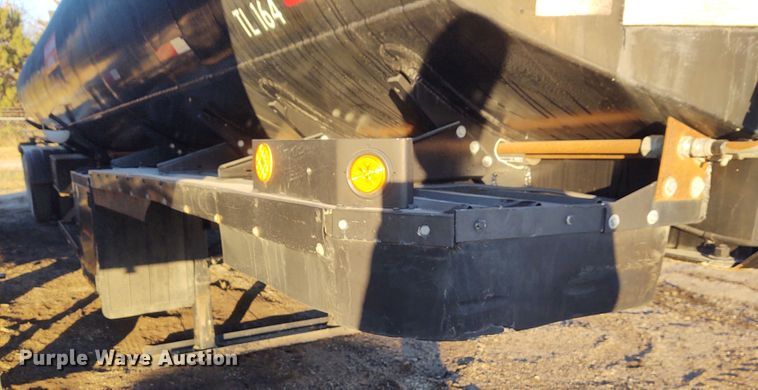 image for item FY9809 1981 Heil tank trailer