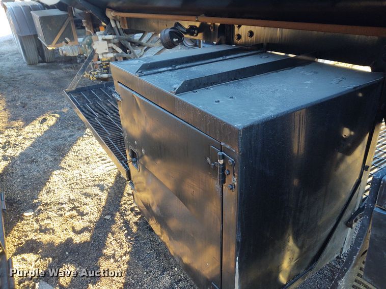 image for item FY9809 1981 Heil tank trailer