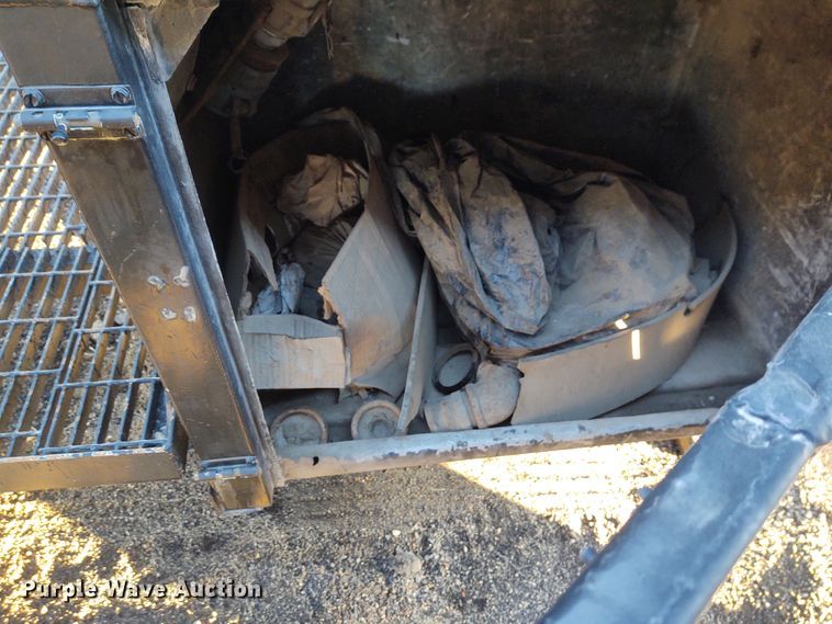 image for item FY9809 1981 Heil tank trailer