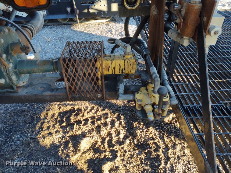 image for item FY9809 1981 Heil tank trailer