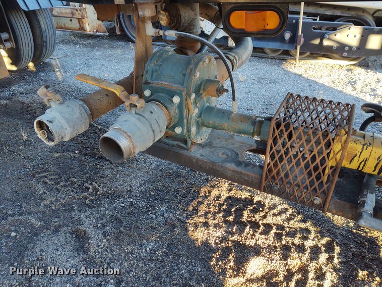 image for item FY9809 1981 Heil tank trailer