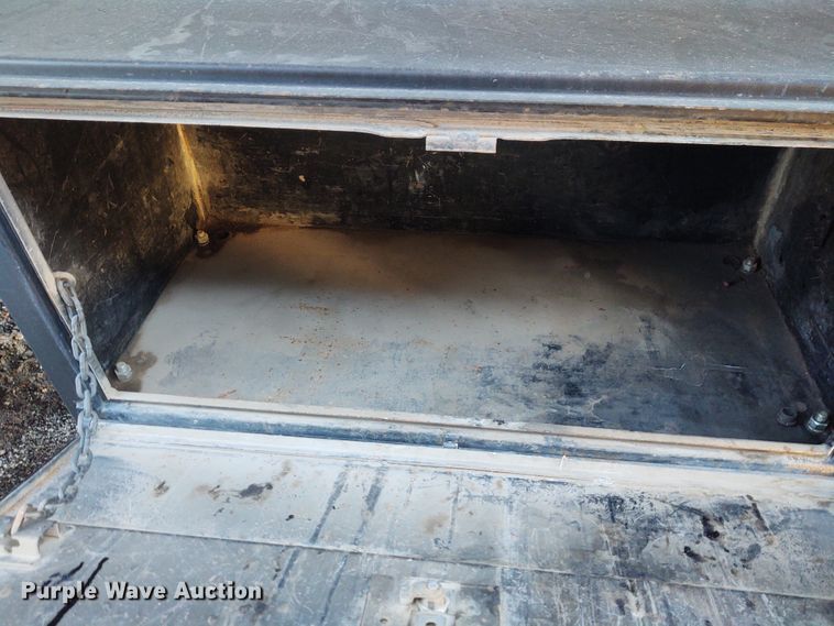 image for item FY9809 1981 Heil tank trailer