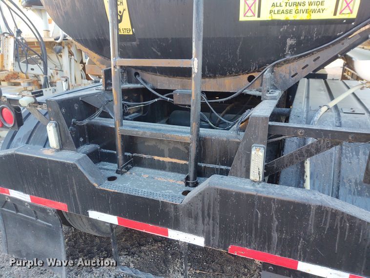 image for item FY9809 1981 Heil tank trailer