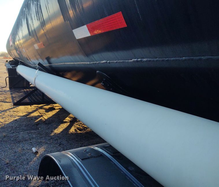 image for item FY9809 1981 Heil tank trailer