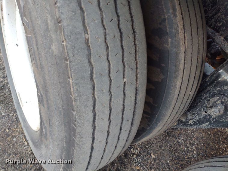 image for item FY9809 1981 Heil tank trailer