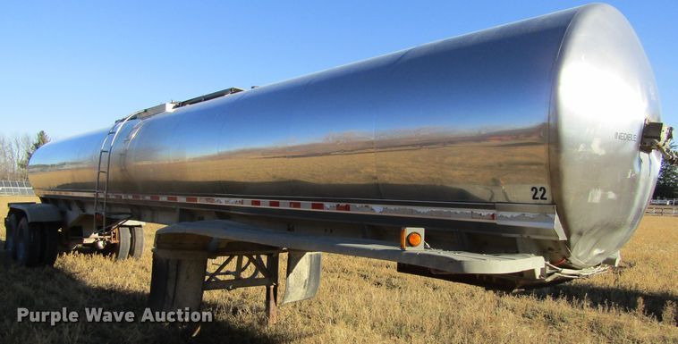 image for item GC9774 1975 Walker tank trailer