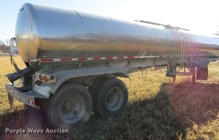 image for item GC9774 1975 Walker tank trailer