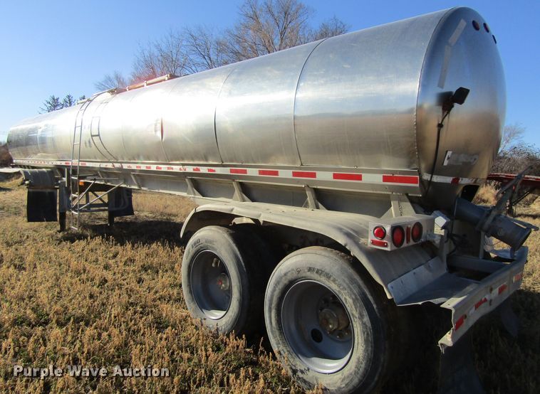 image for item GC9774 1975 Walker tank trailer