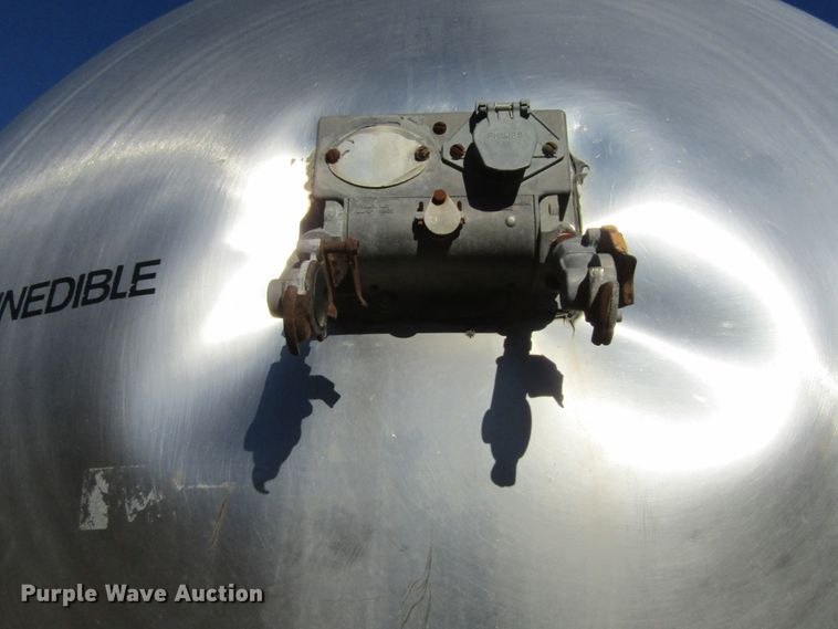 image for item GC9774 1975 Walker tank trailer