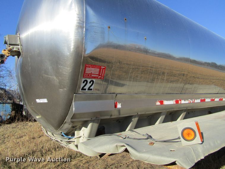 image for item GC9774 1975 Walker tank trailer