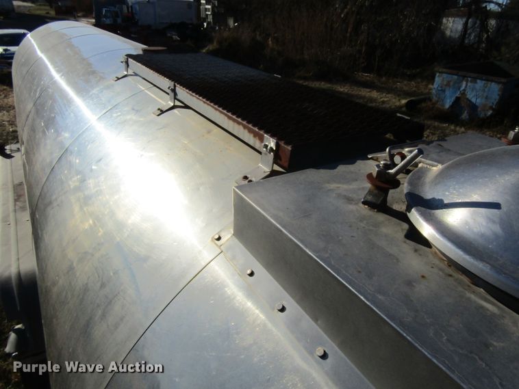 image for item GC9774 1975 Walker tank trailer