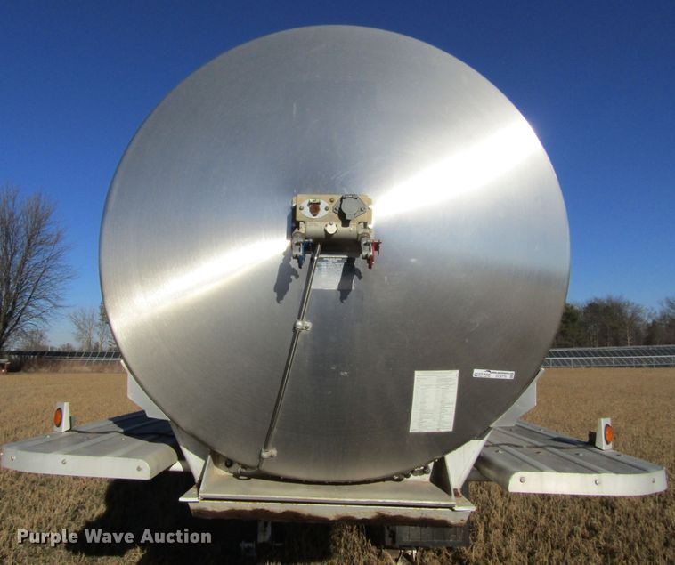 image for item GC9775 1986 Walker tank trailer