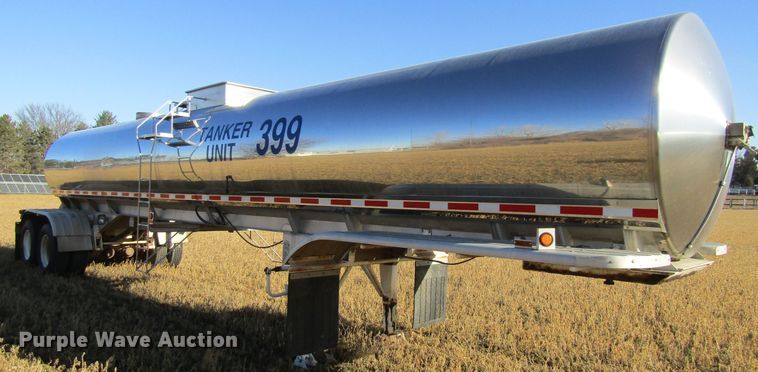 image for item GC9775 1986 Walker tank trailer