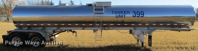 image for item GC9775 1986 Walker tank trailer