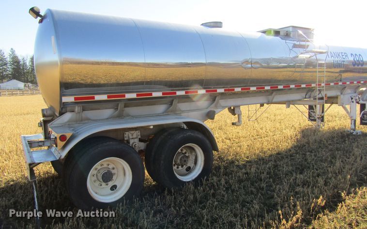 image for item GC9775 1986 Walker tank trailer