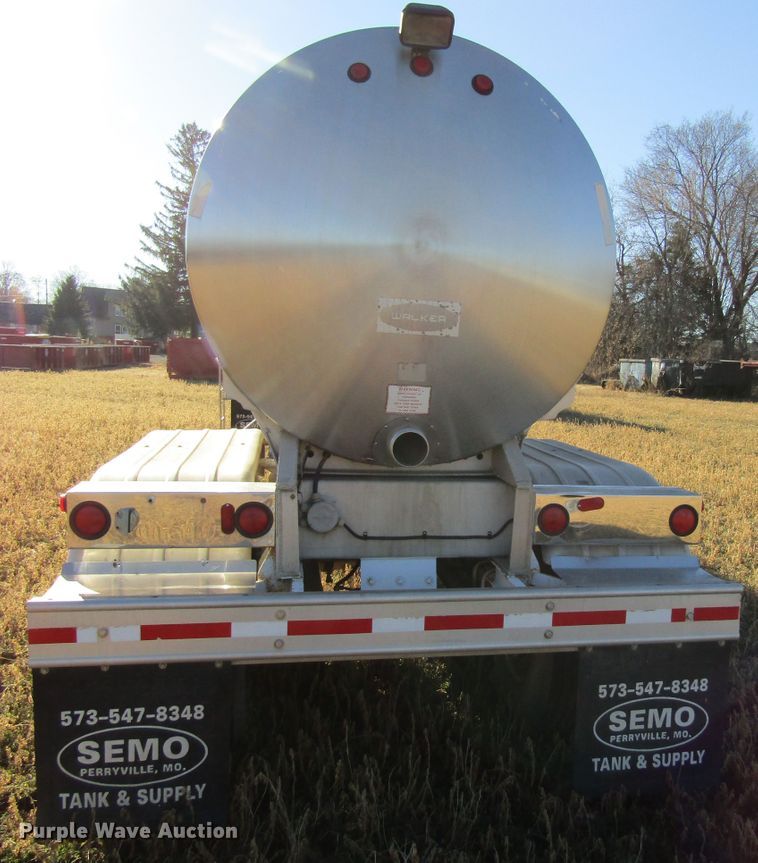 image for item GC9775 1986 Walker tank trailer