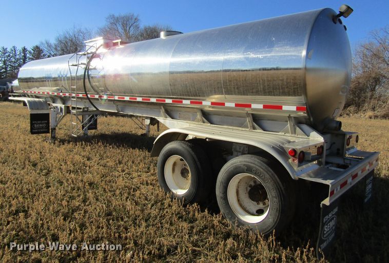 image for item GC9775 1986 Walker tank trailer