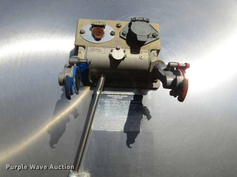 image for item GC9775 1986 Walker tank trailer