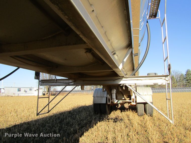 image for item GC9775 1986 Walker tank trailer