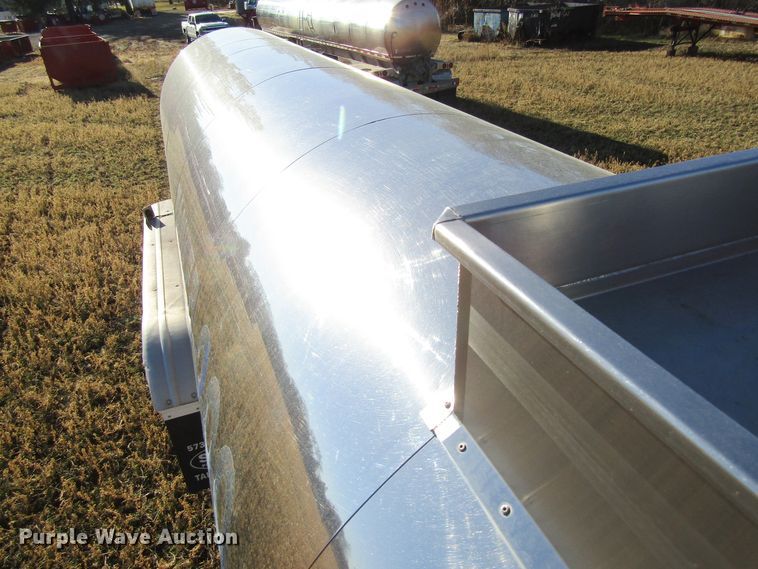 image for item GC9775 1986 Walker tank trailer