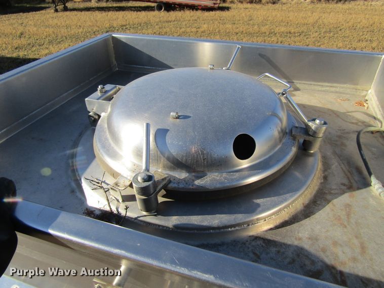 image for item GC9775 1986 Walker tank trailer