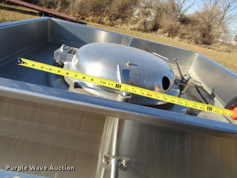 image for item GC9775 1986 Walker tank trailer