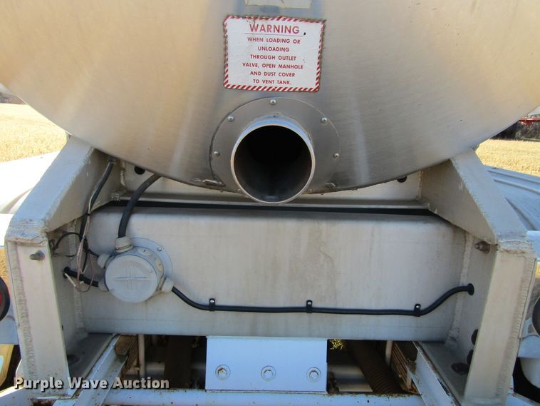 image for item GC9775 1986 Walker tank trailer