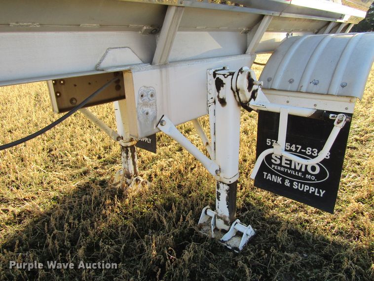 image for item GC9775 1986 Walker tank trailer