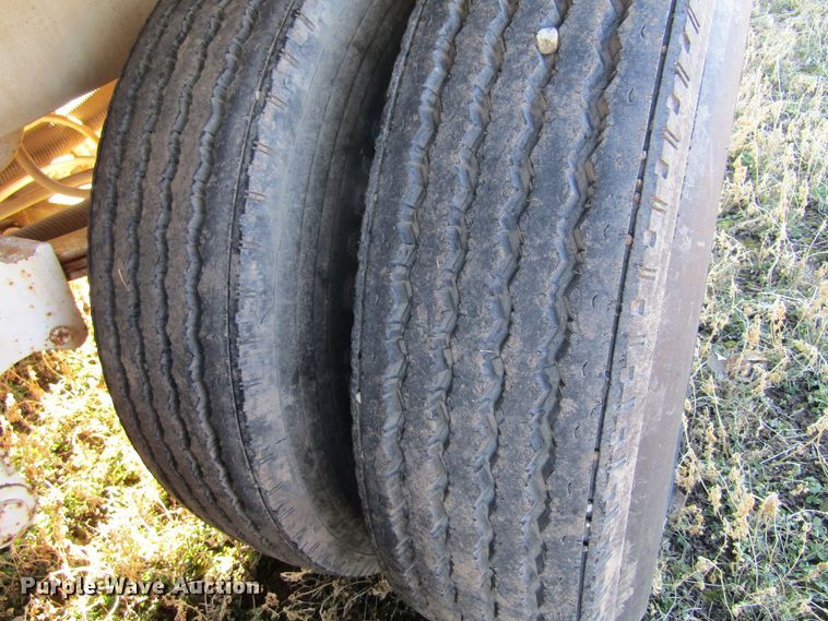 image for item GC9775 1986 Walker tank trailer