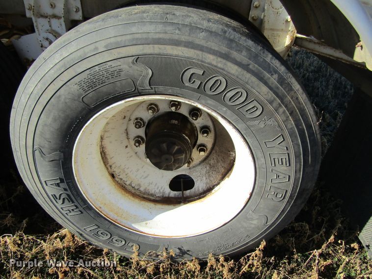 image for item GC9775 1986 Walker tank trailer