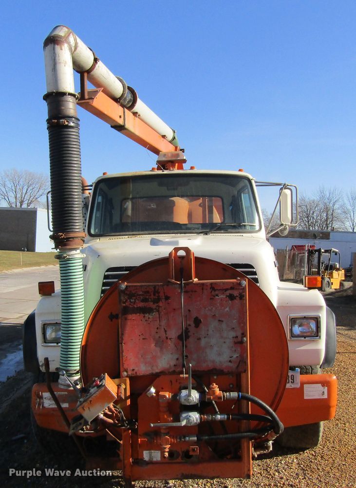 image for item GC9782 1996 Ford L8000  sewer jetter truck