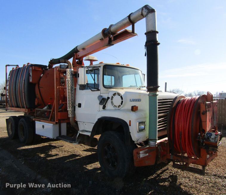 image for item GC9782 1996 Ford L8000  sewer jetter truck