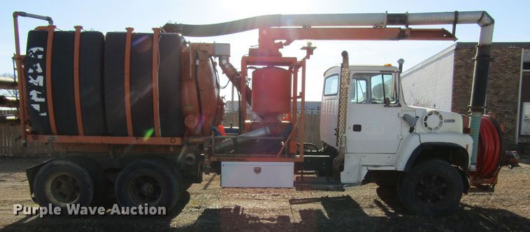 image for item GC9782 1996 Ford L8000  sewer jetter truck