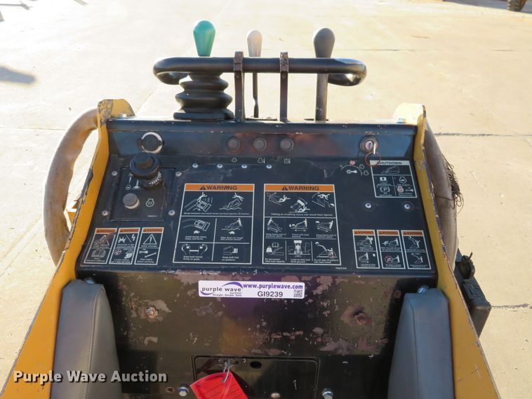 image for item GI9239 2005 Vermeer S600TX  compact utility loader