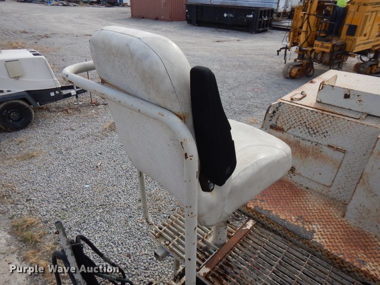 image for item GK9543 1999 Cedarapids CR461R  paver